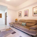 Melody's Garden House -relax Near شقة